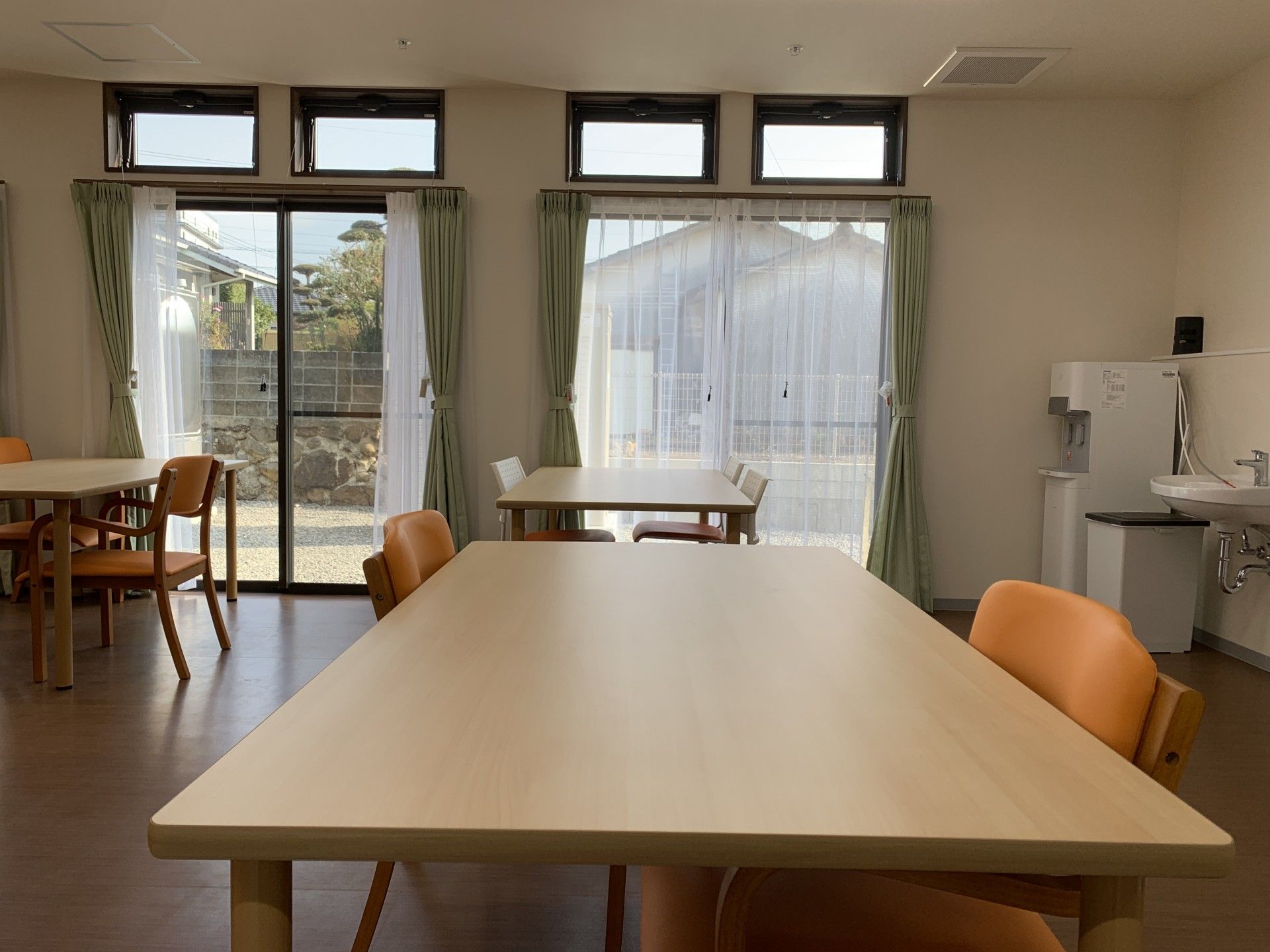 日差しが差し込む部屋