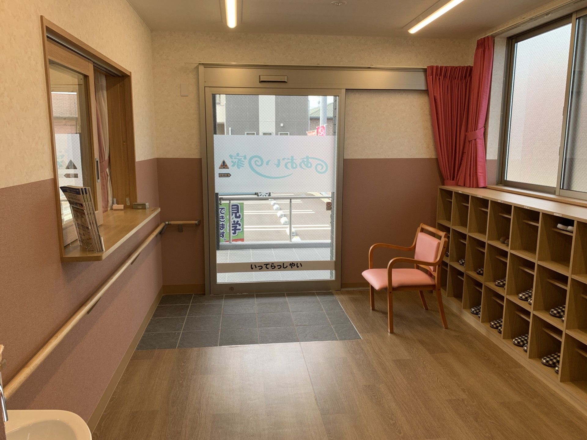 明るい玄関スペース