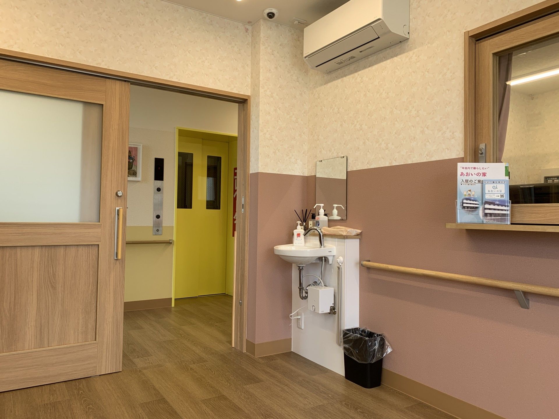 手洗い場とエレベーター