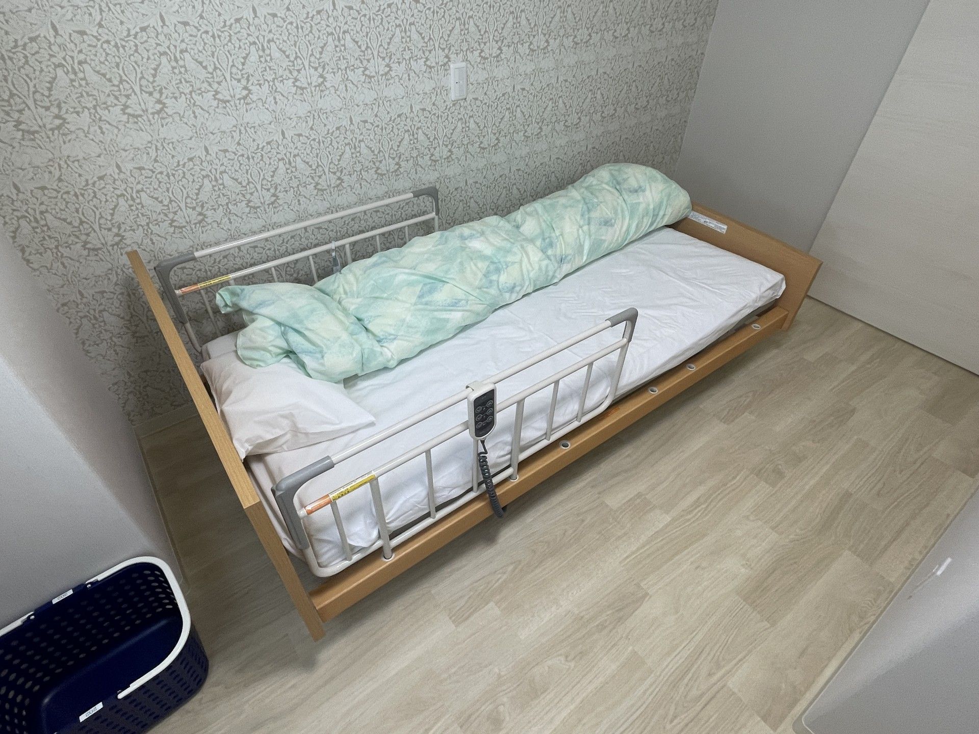 安全なベッドのある部屋