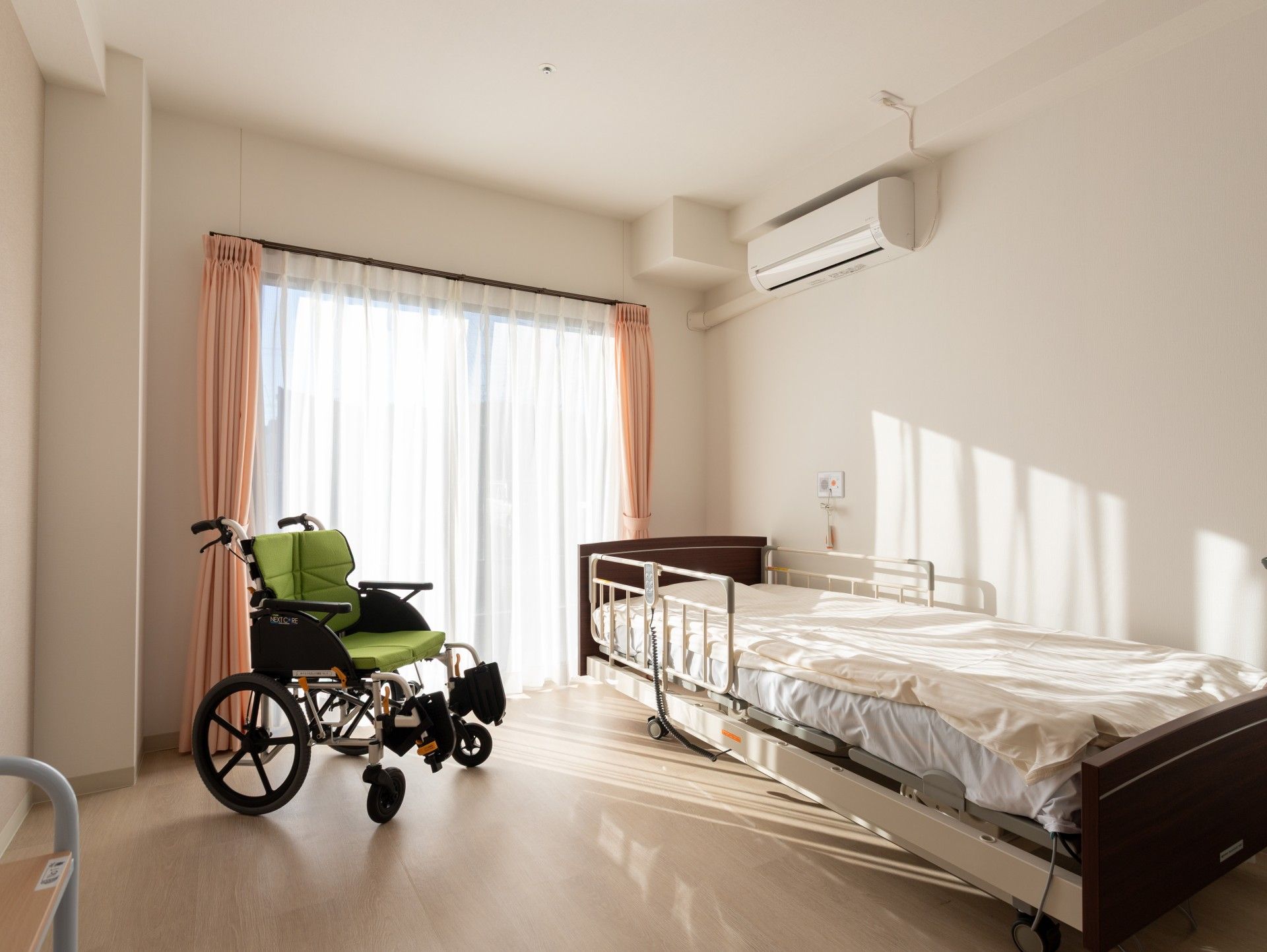 日差しが差し込む居室