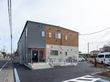 落ち着いた外観の建物