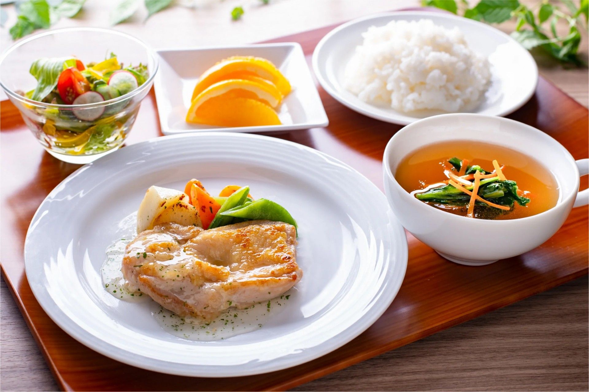 彩り豊かな食事の例