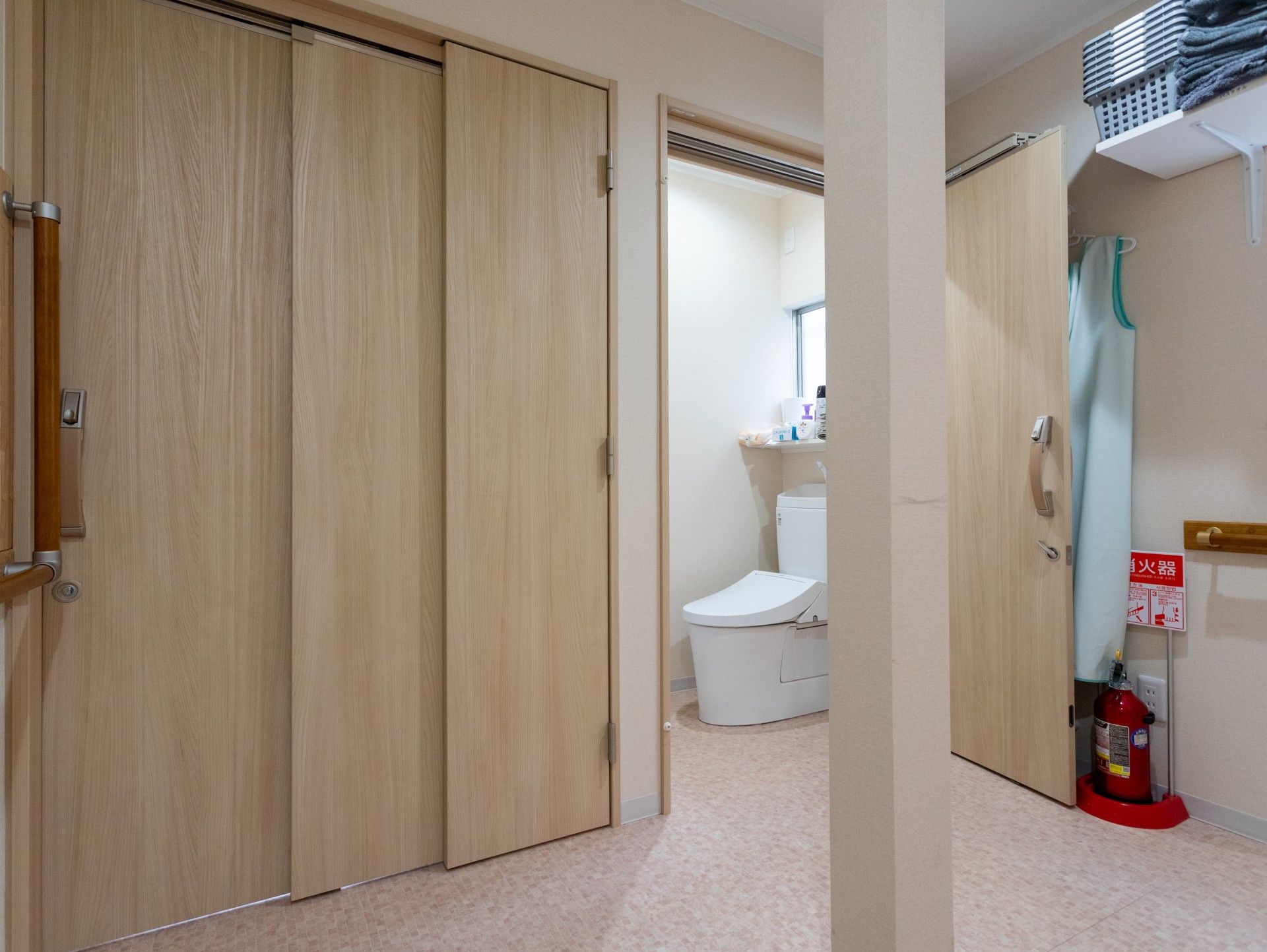 清潔なトイレの入口