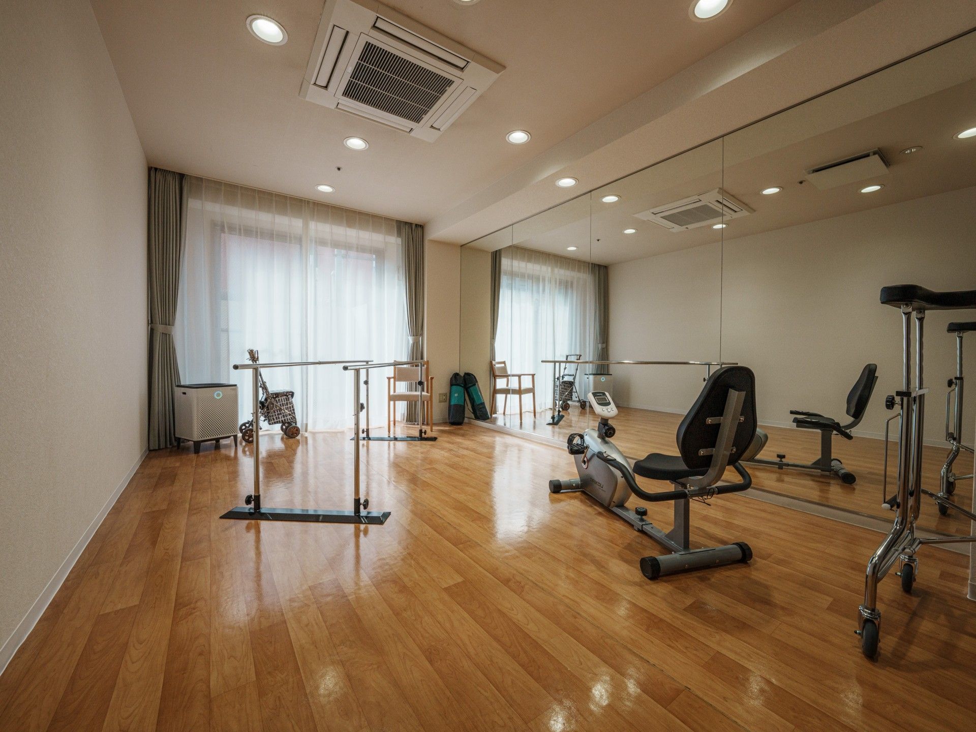 運動器具が並ぶ部屋