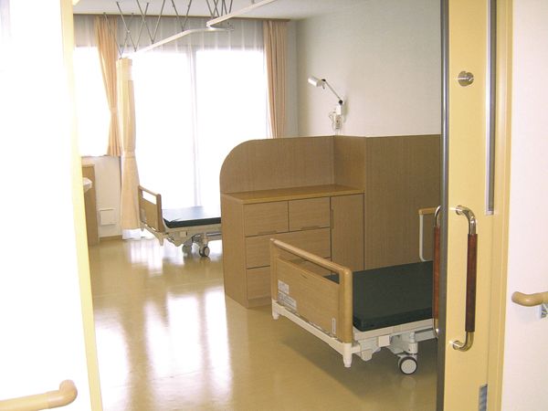 明るい個室の一角