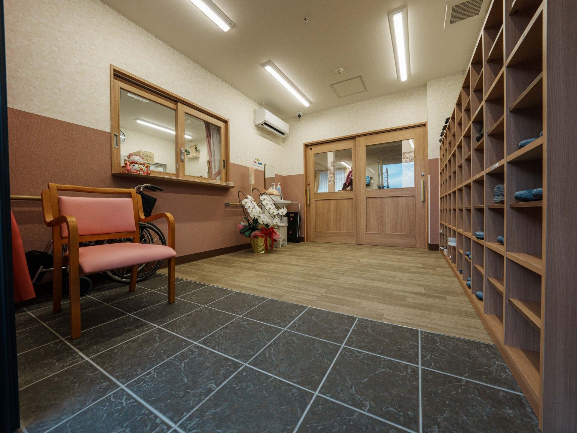 落ち着いた玄関スペース