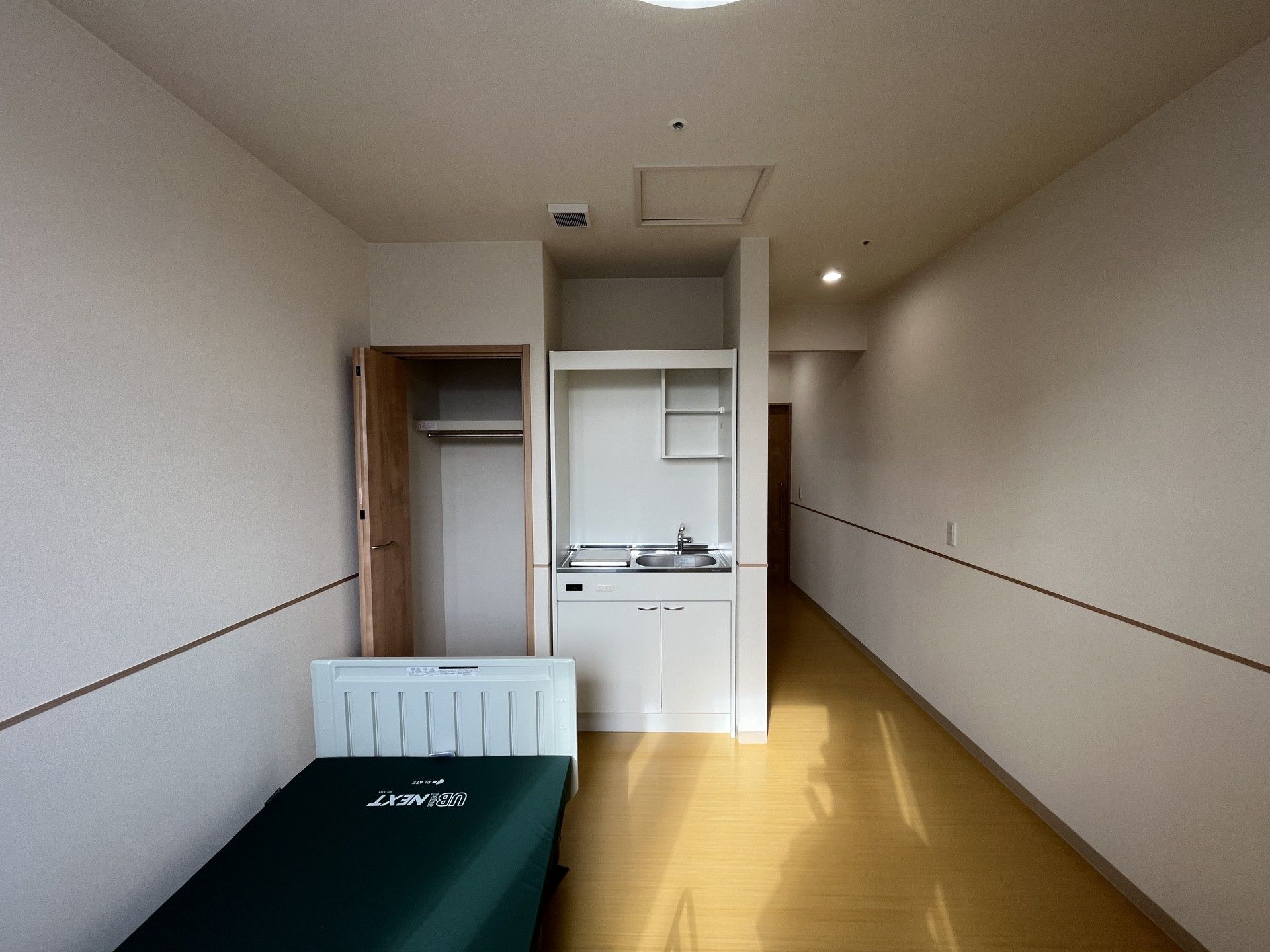 シンプルな居室の一角