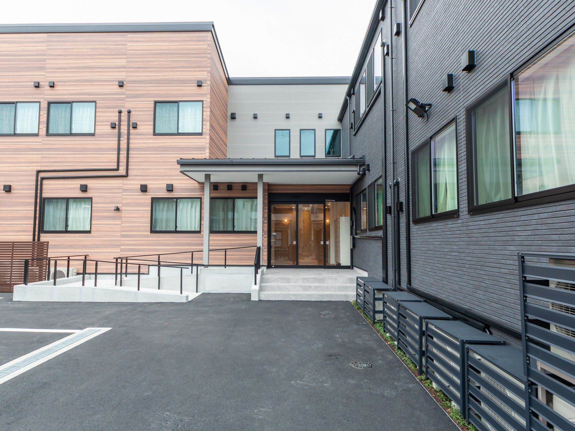 エントランスの外観