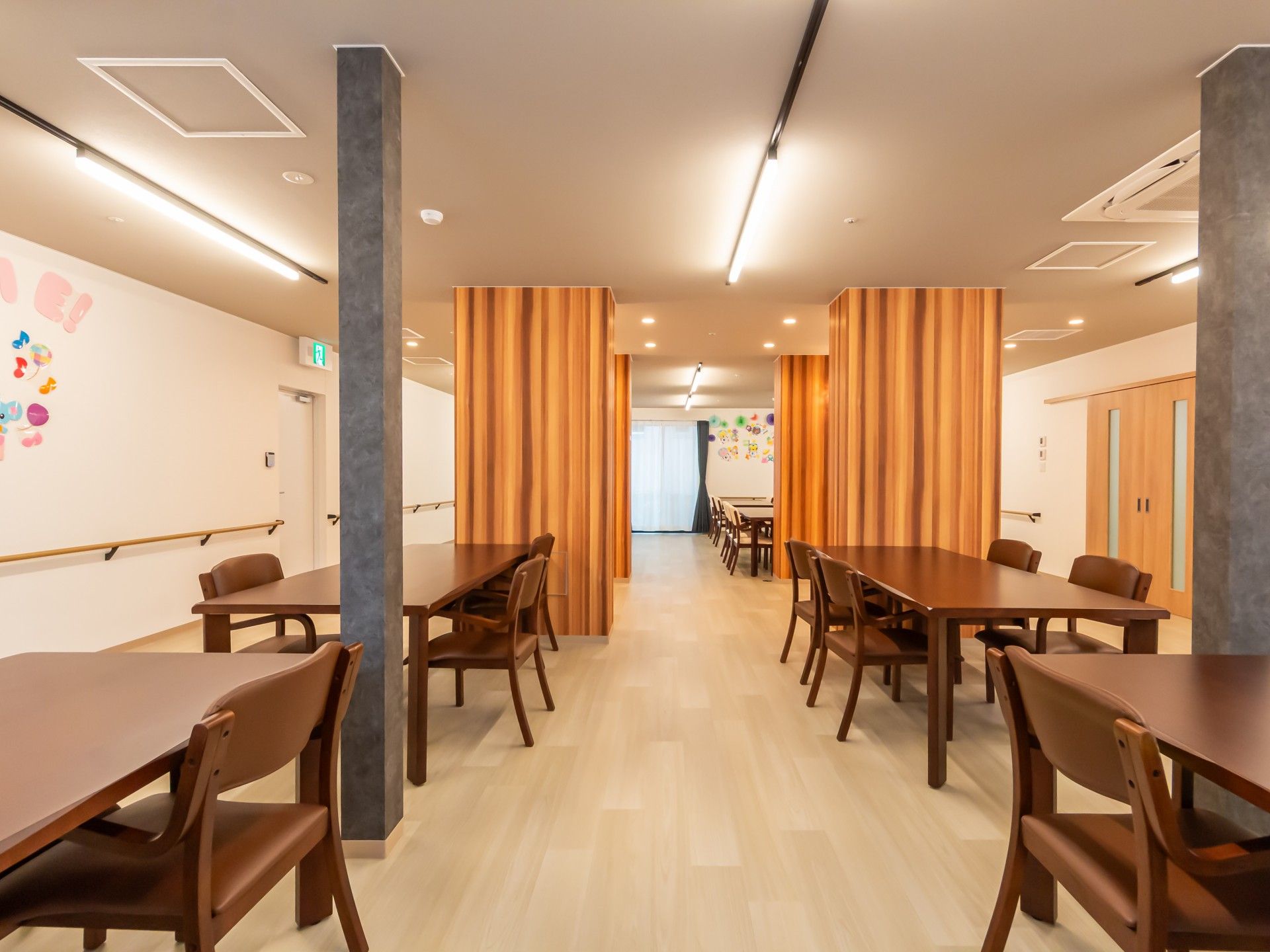 落ち着いた雰囲気の食堂