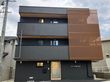 落ち着いた外観の建物