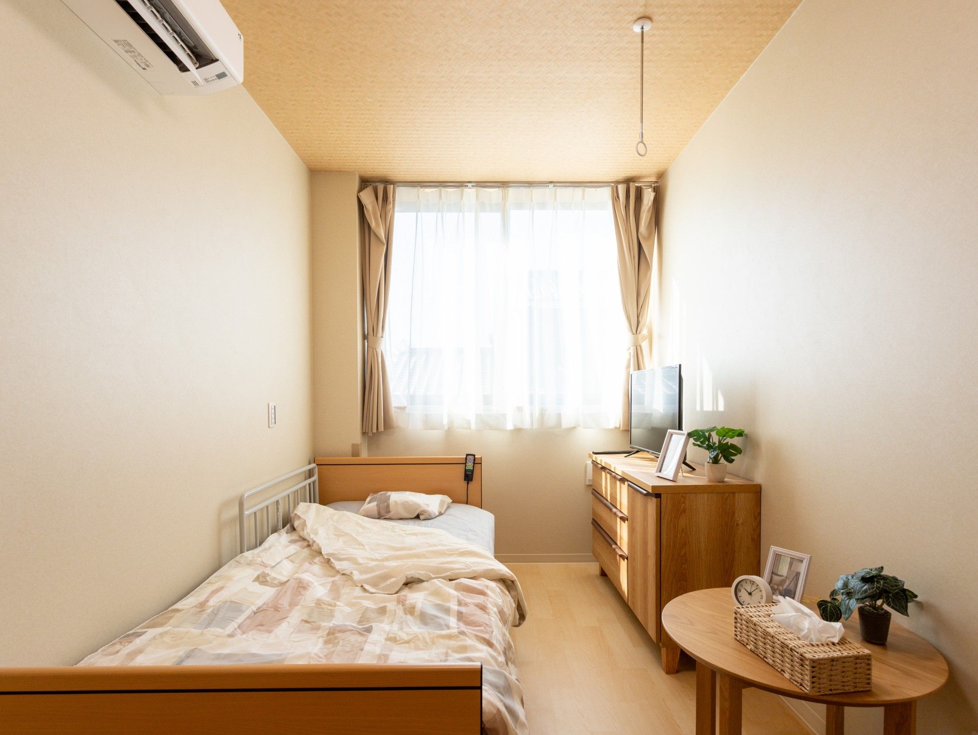 日差しが差し込む居室