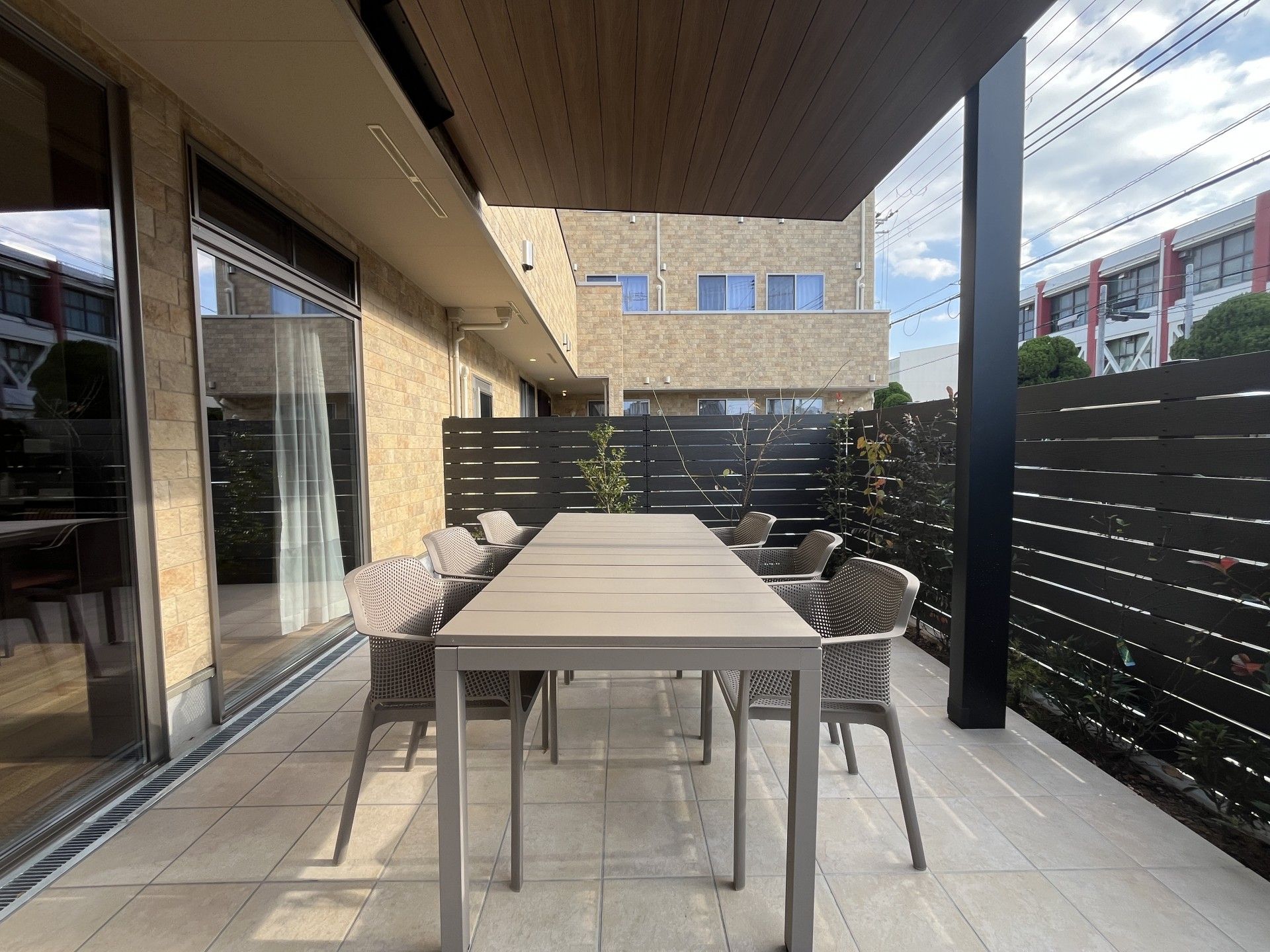 開放的なテラス席