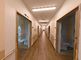 明るく広々とした廊下