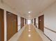 明るく広々とした廊下