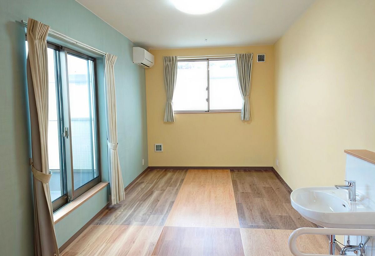 明るい個室の一角