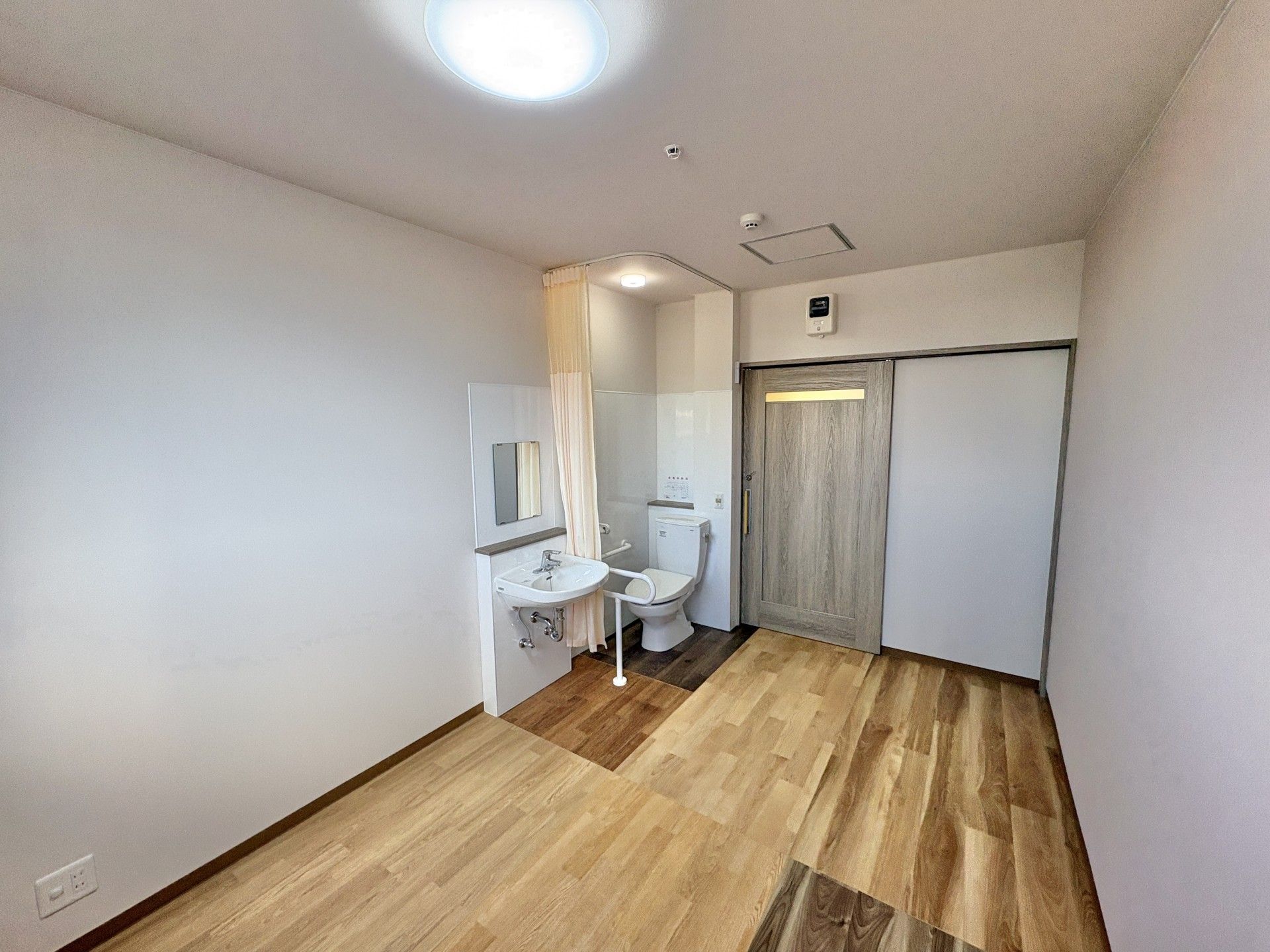 清潔なトイレと洗面台