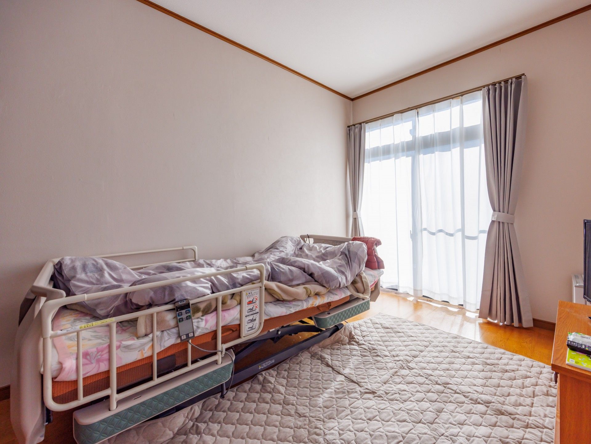 日差しが差し込む居室