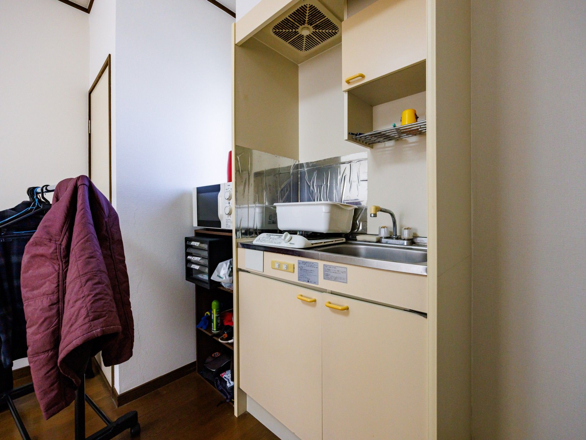 小さなキッチンの一角