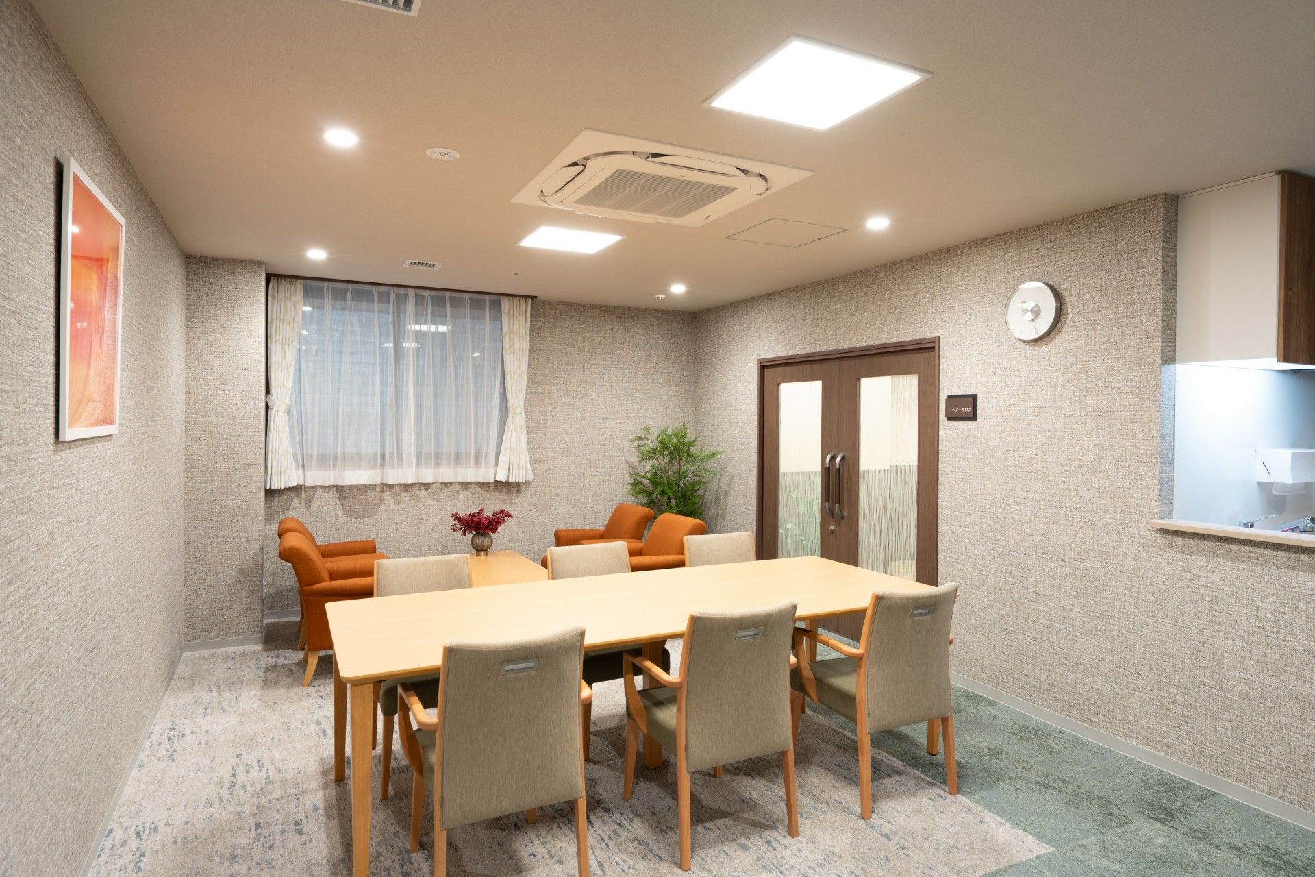 落ち着いた雰囲気の部屋