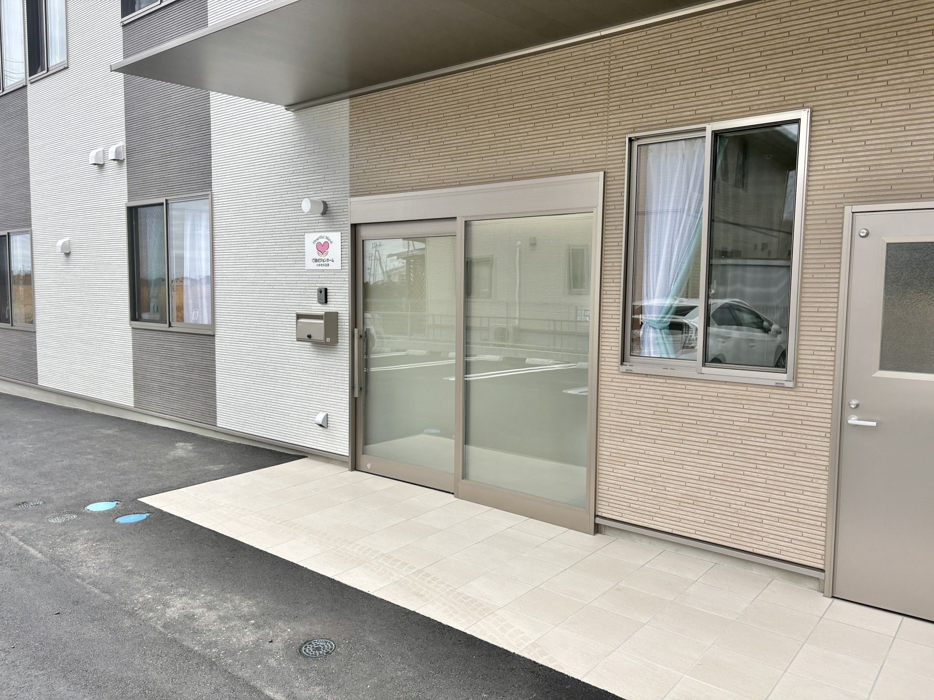 エントランスの外観