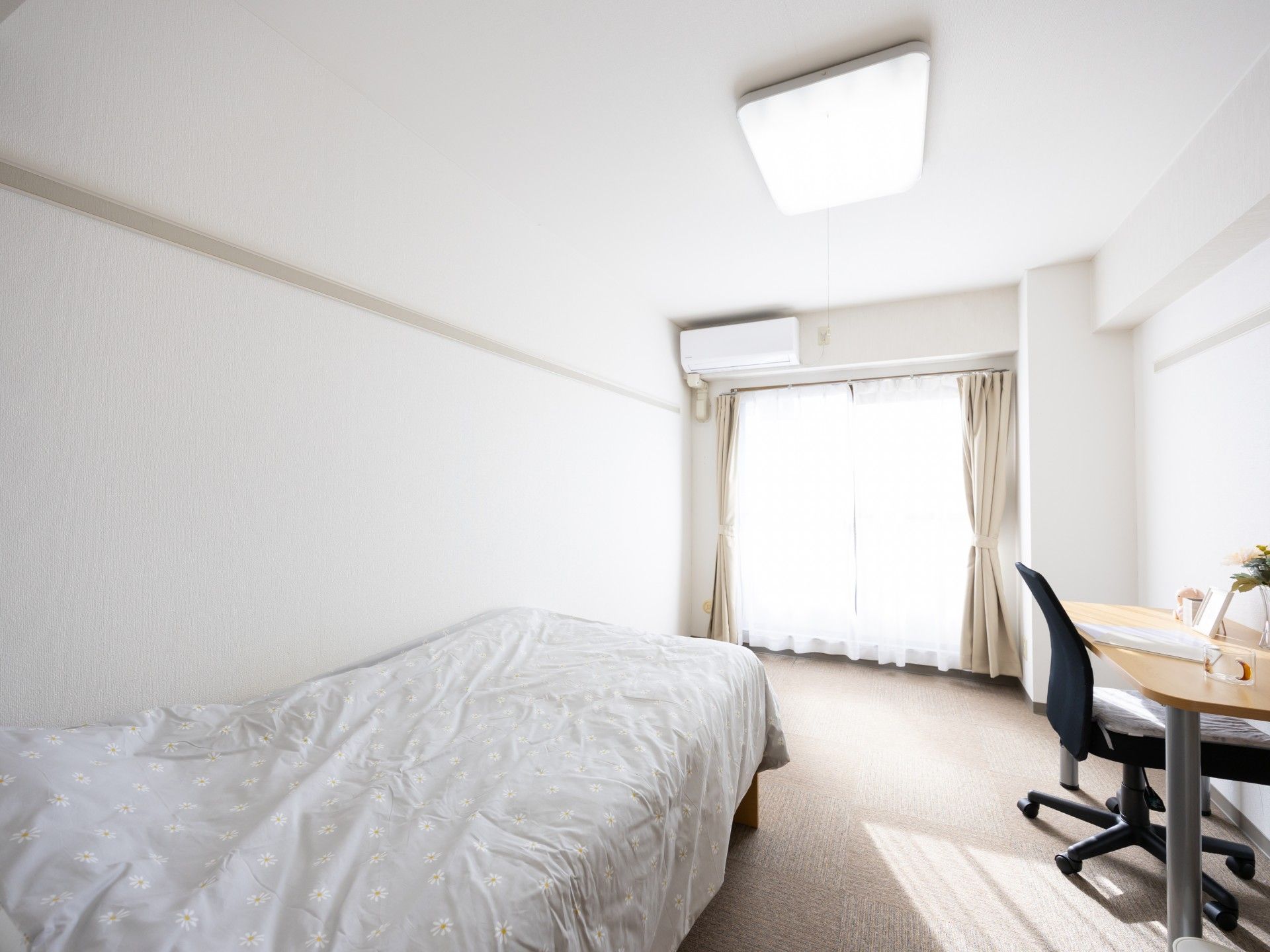 明るい個室の一角