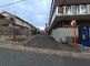 静かな住宅街の建物外観