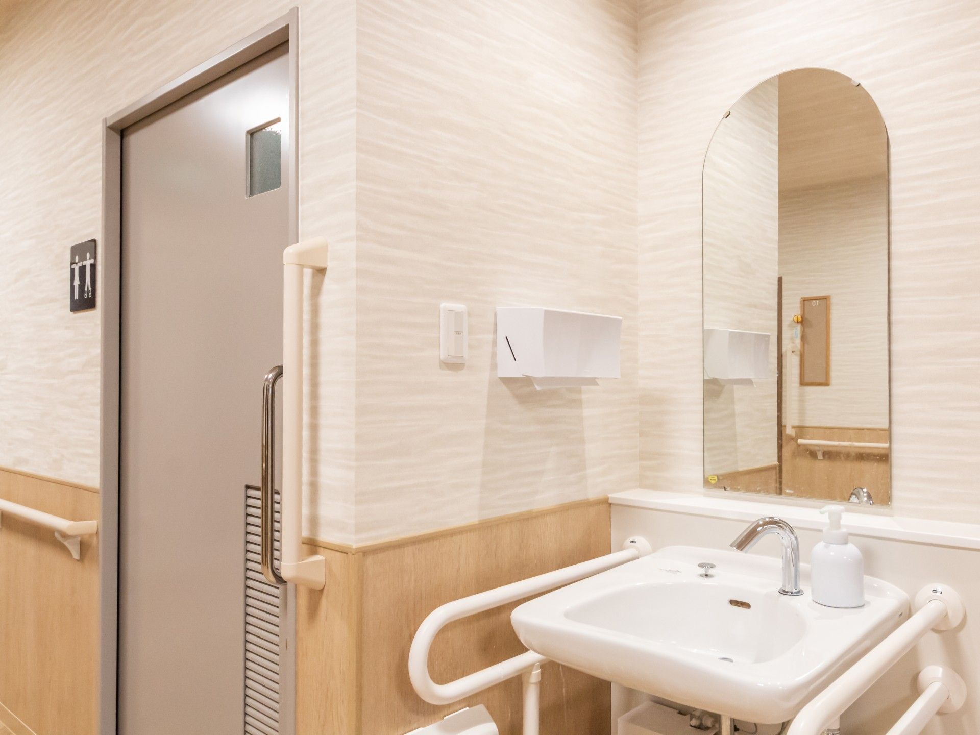 手洗い場とトイレの入口