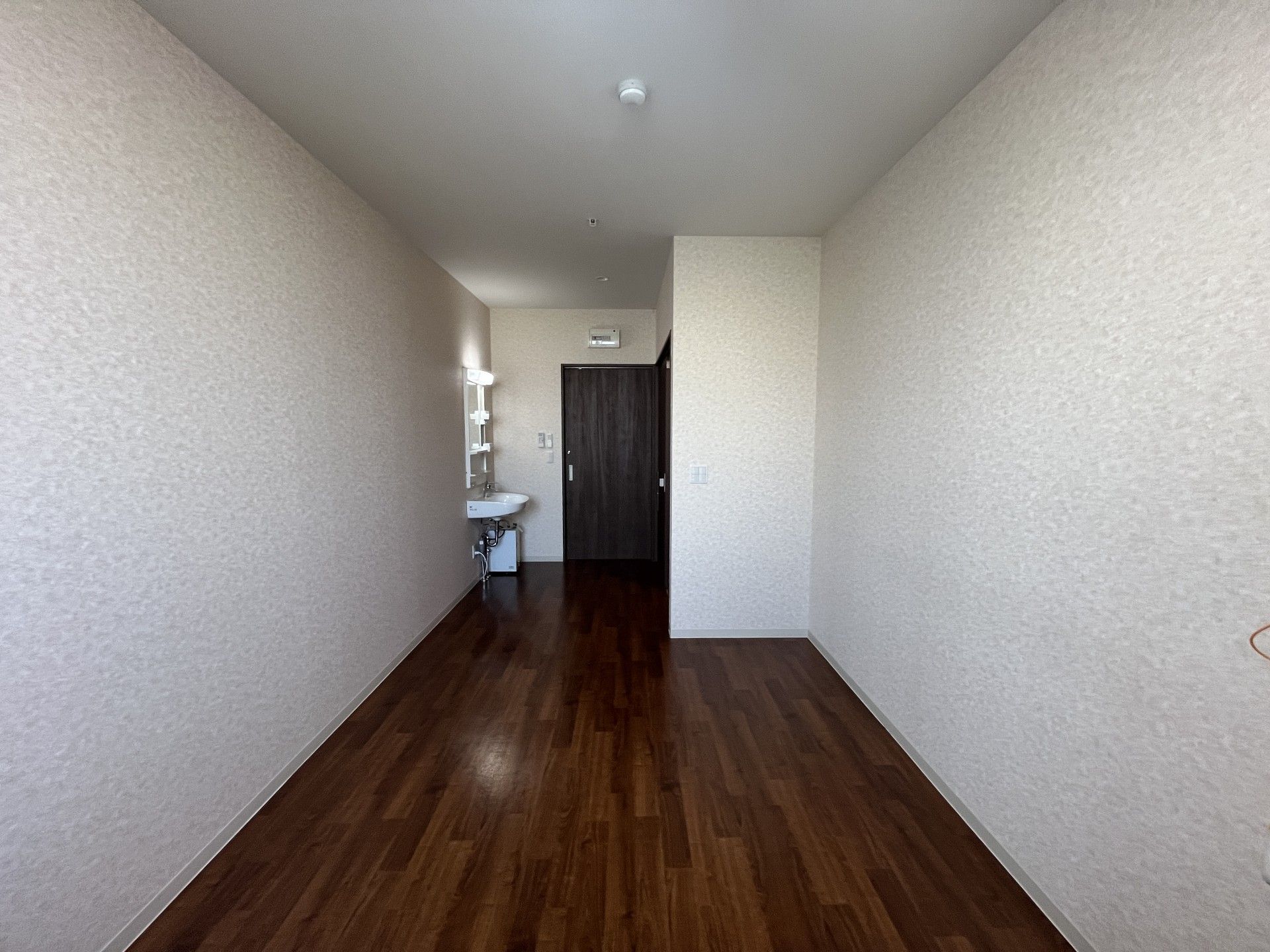 シンプルな居室の一角