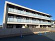 三階建ての建物外観