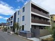 白い外壁の建物