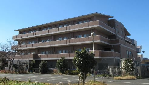 ゆったりとした外観の建物