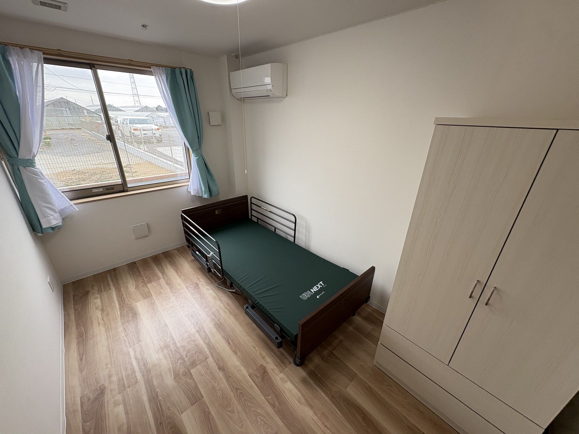 シンプルな個室の様子