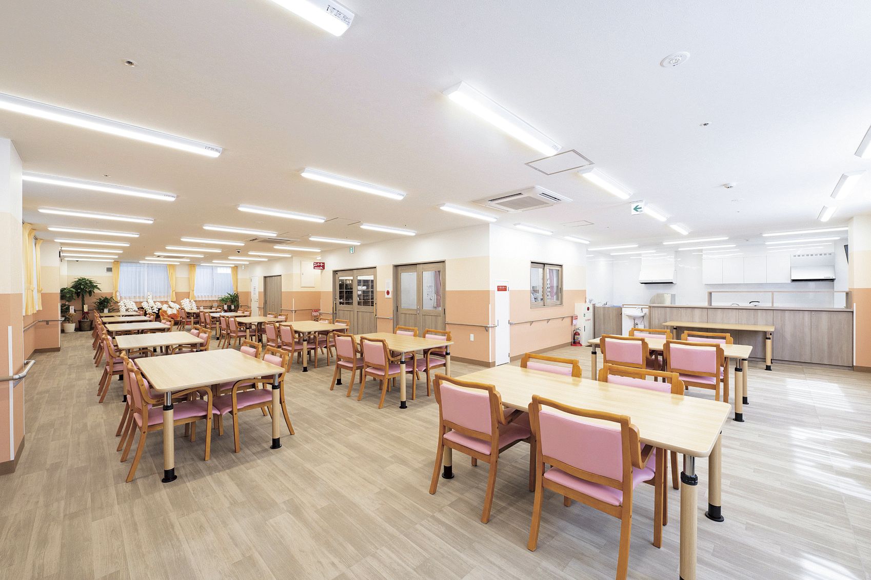 広々とした食堂