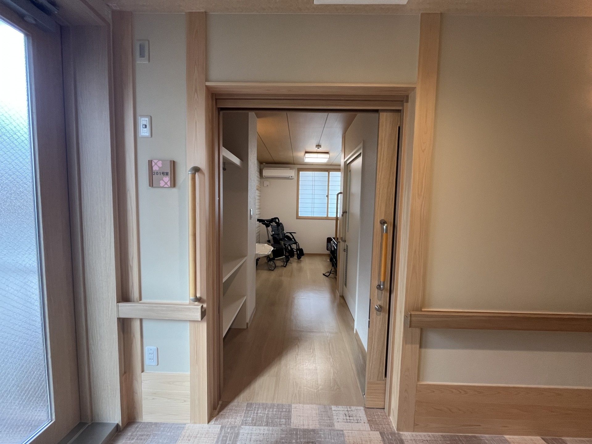 廊下と居室の入口