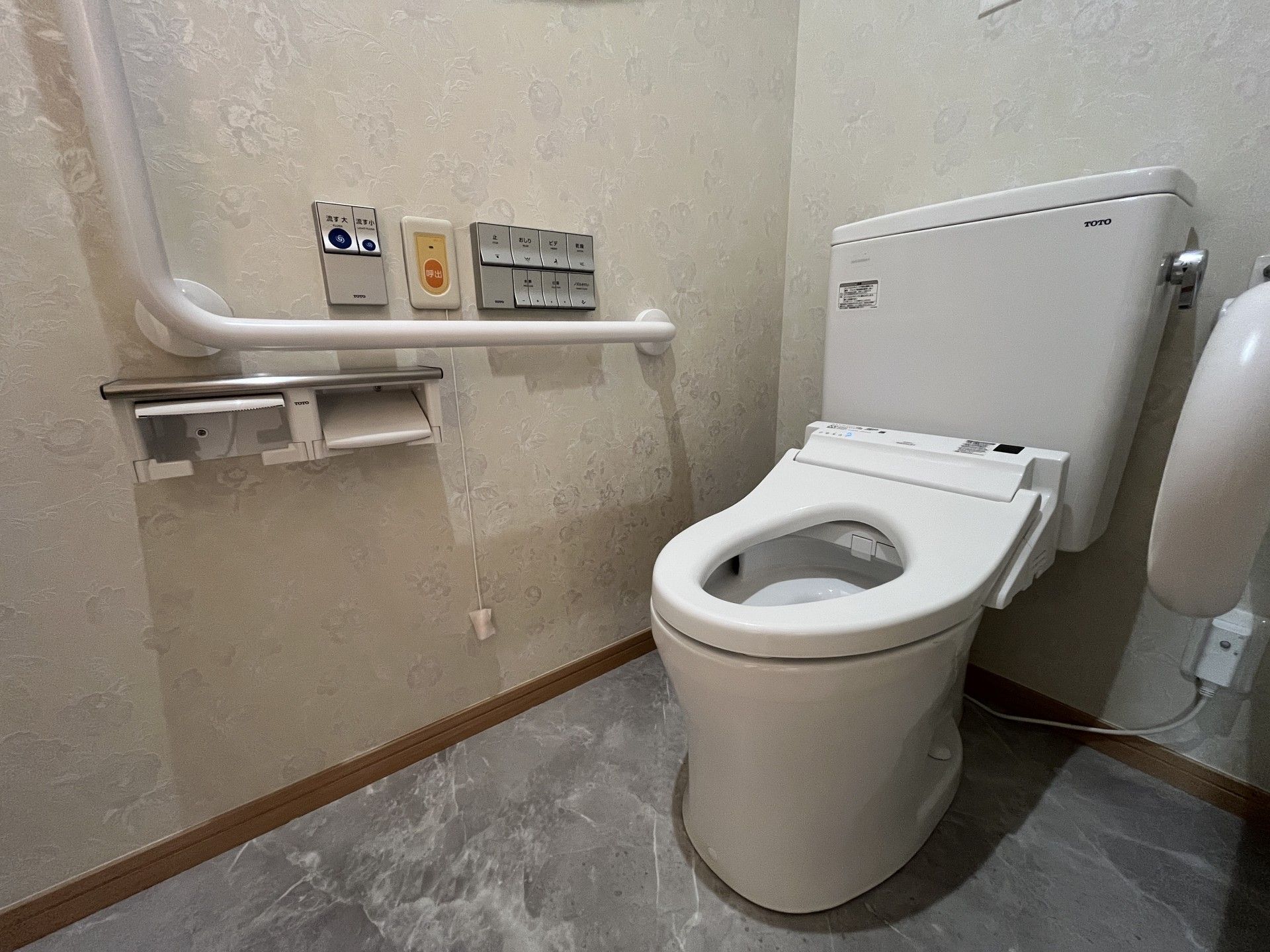 安全に配慮した設備のトイレ