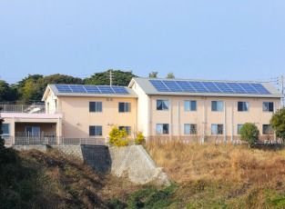 自然に囲まれた建物