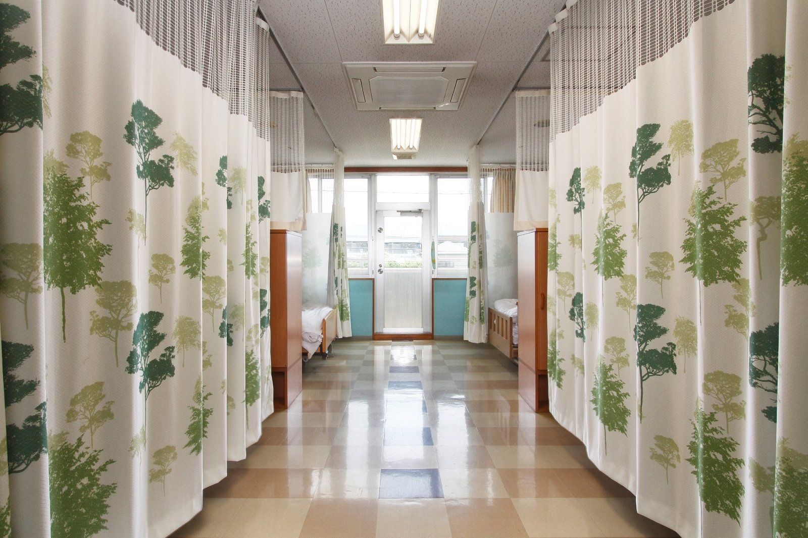 清潔感ある居室の廊下