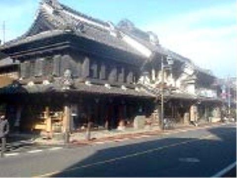 施設の近くには、小江戸の雰囲気を醸し出した街並みの観光名所がある。ご家族様と一緒に遊びに行くことができる。