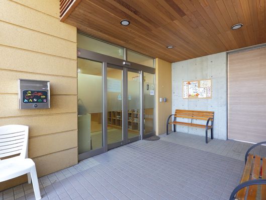 エントランス前