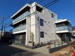 三階建ての建物外観