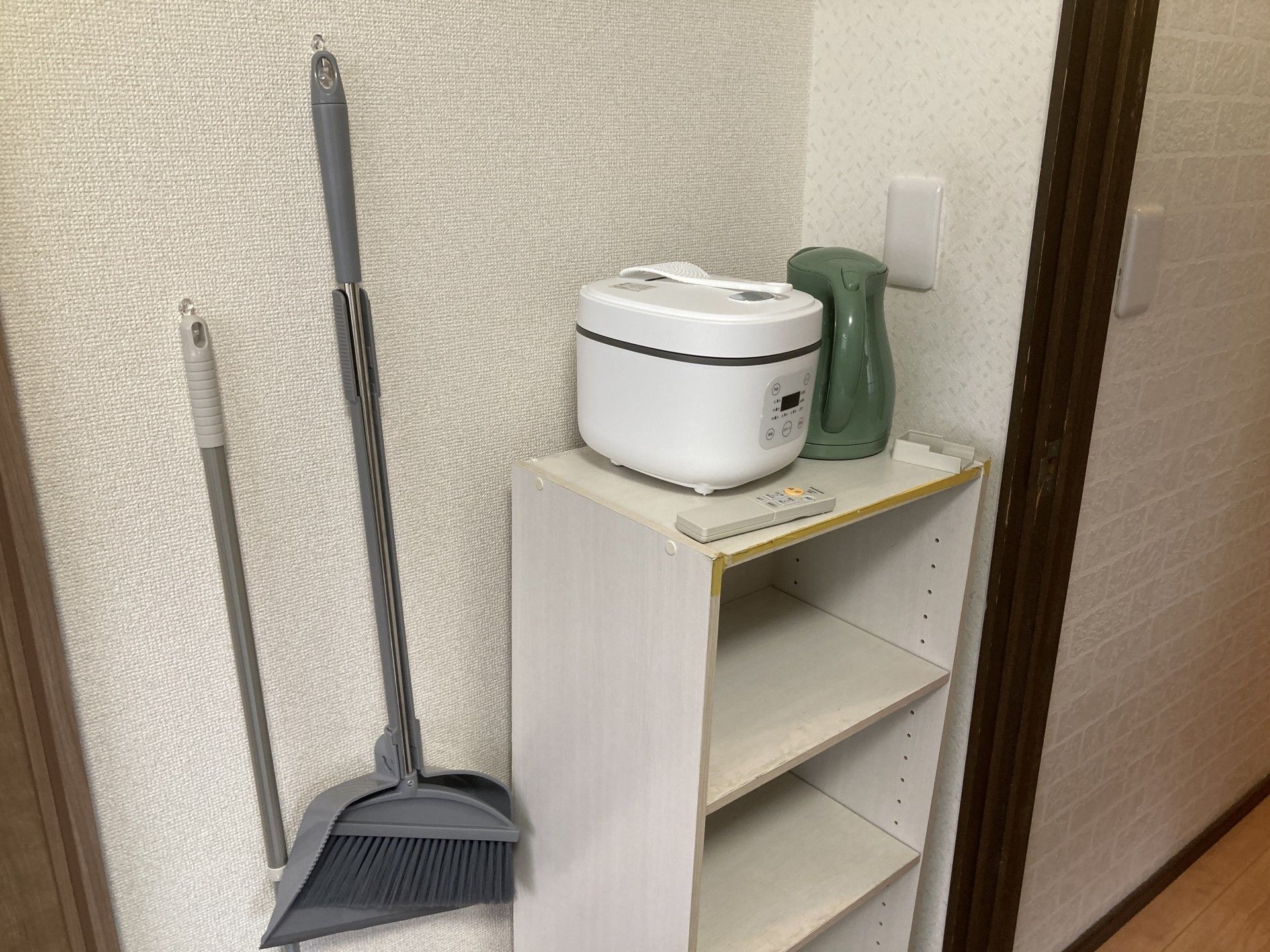 掃除用具と棚