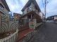 静かな住宅街の外観