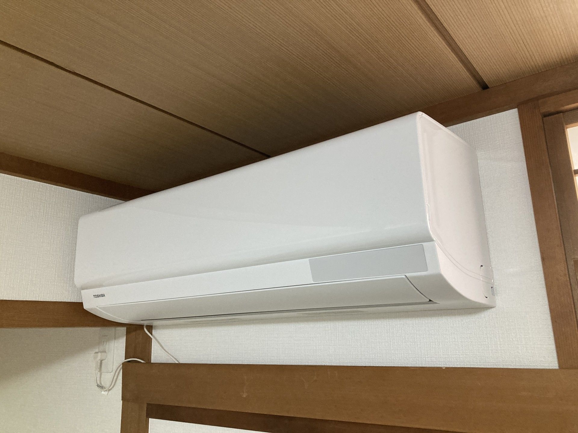 壁に設置された空調設備