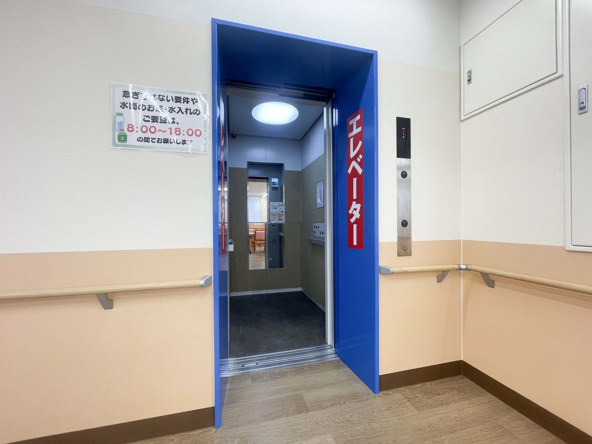 エレベーターの入口
