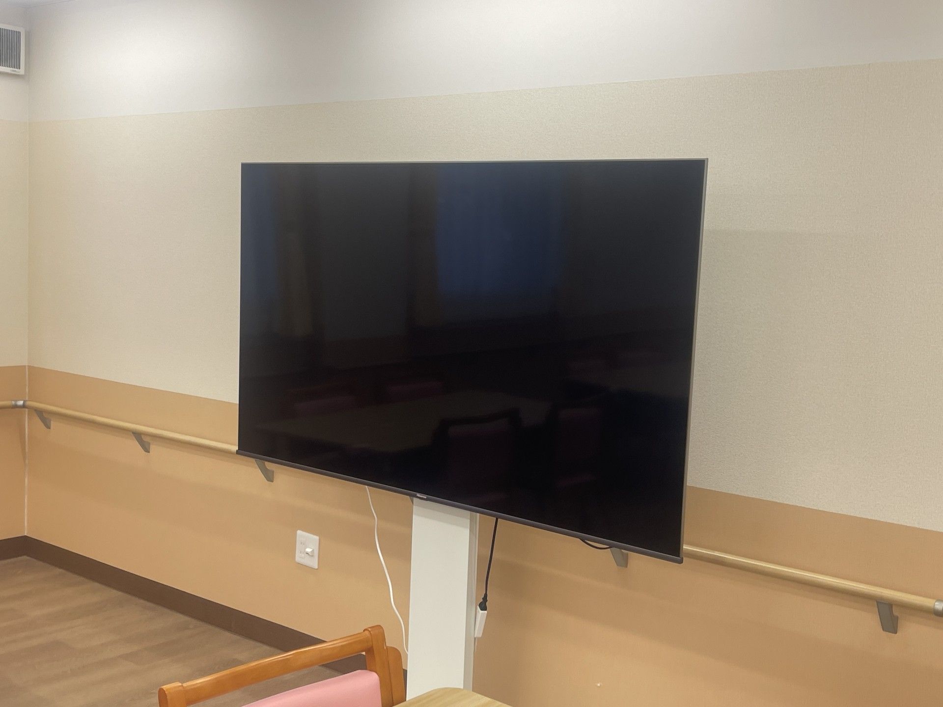 大画面テレビのある部屋