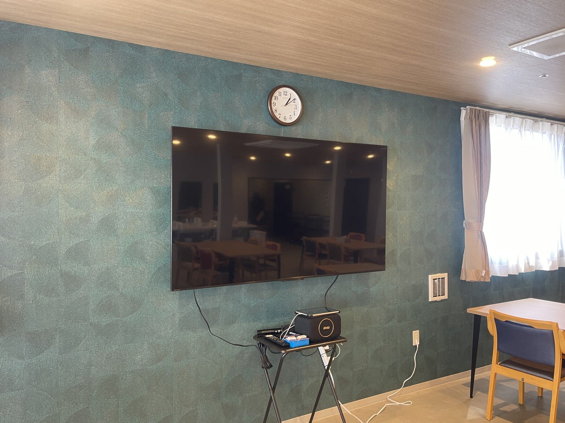 大きなテレビのある部屋