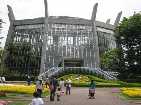 施設の近隣には大きな植物園があり、動植物に触れながらゆっくり散策していただける。園内にはレストランやプールなどもある。