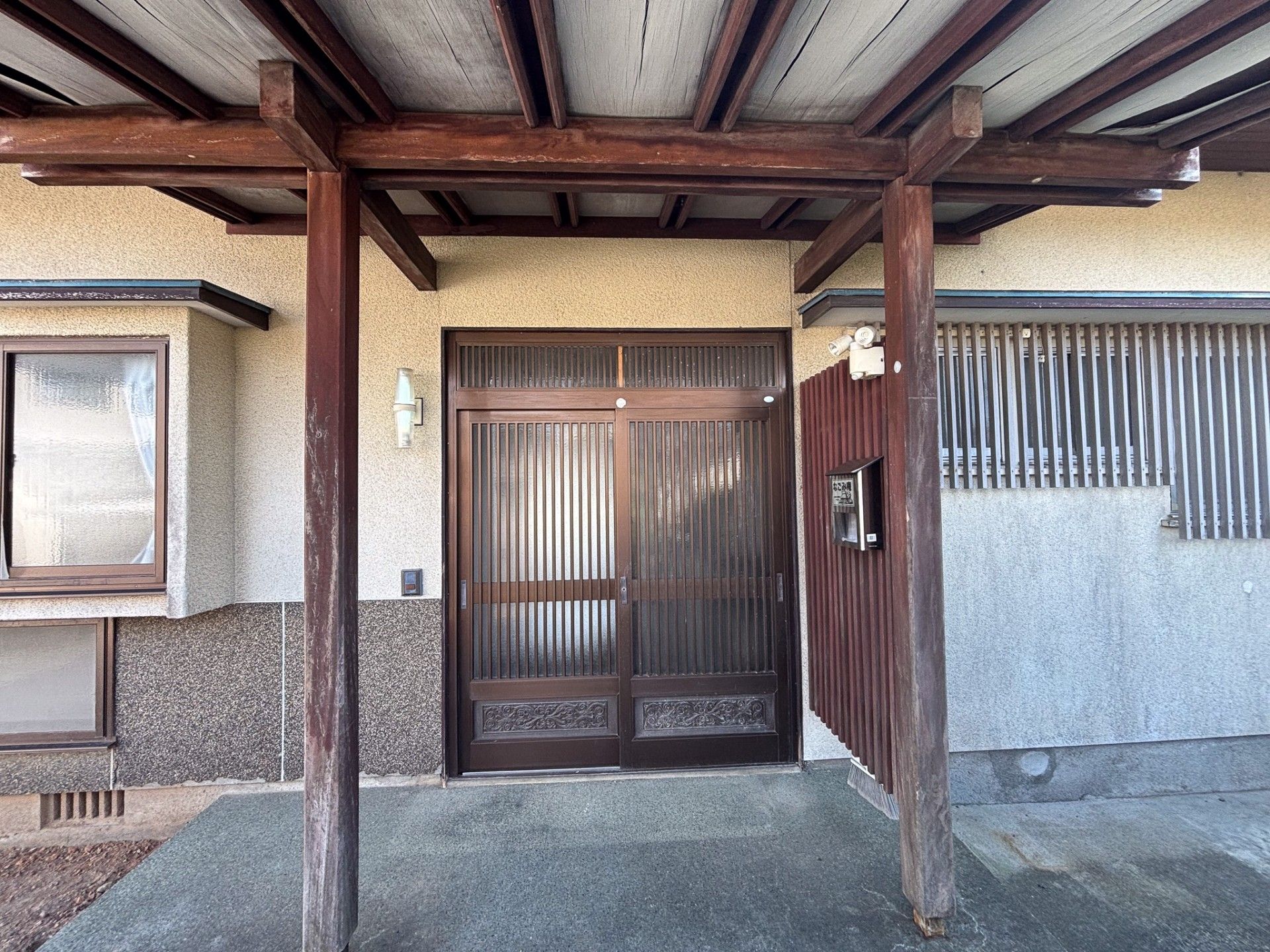 落ち着いた雰囲気の玄関