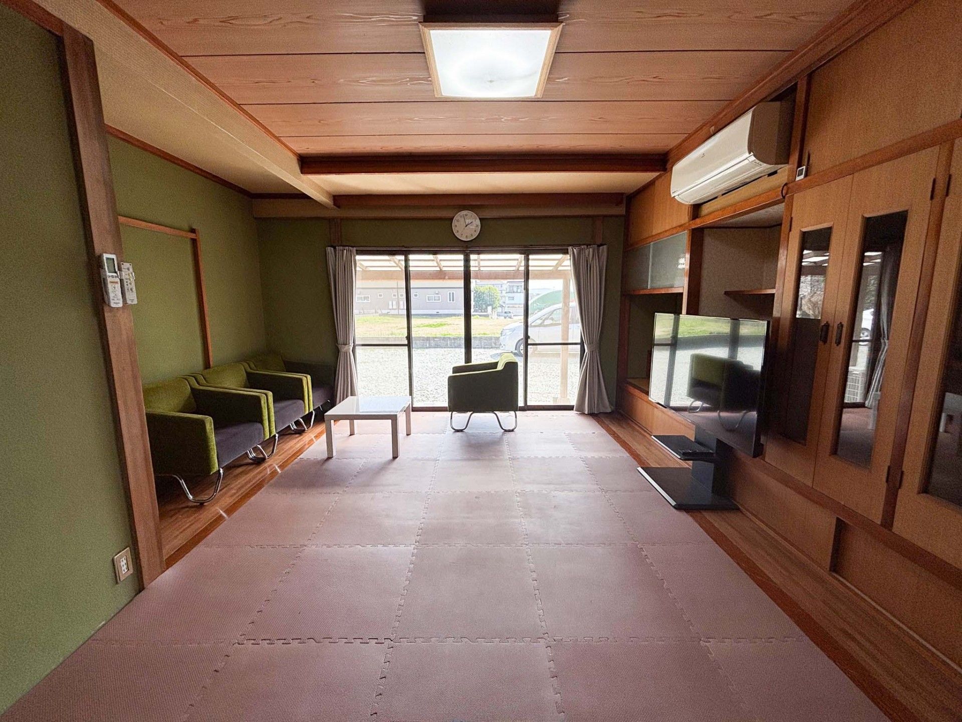落ち着いた和風の居間